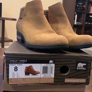 Sorel Lolla Ankle boots size 8